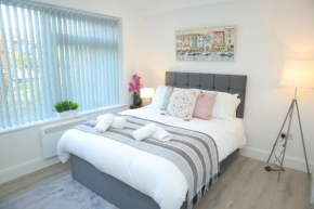 Private Ensuite 4 min drive to Luton Airport
